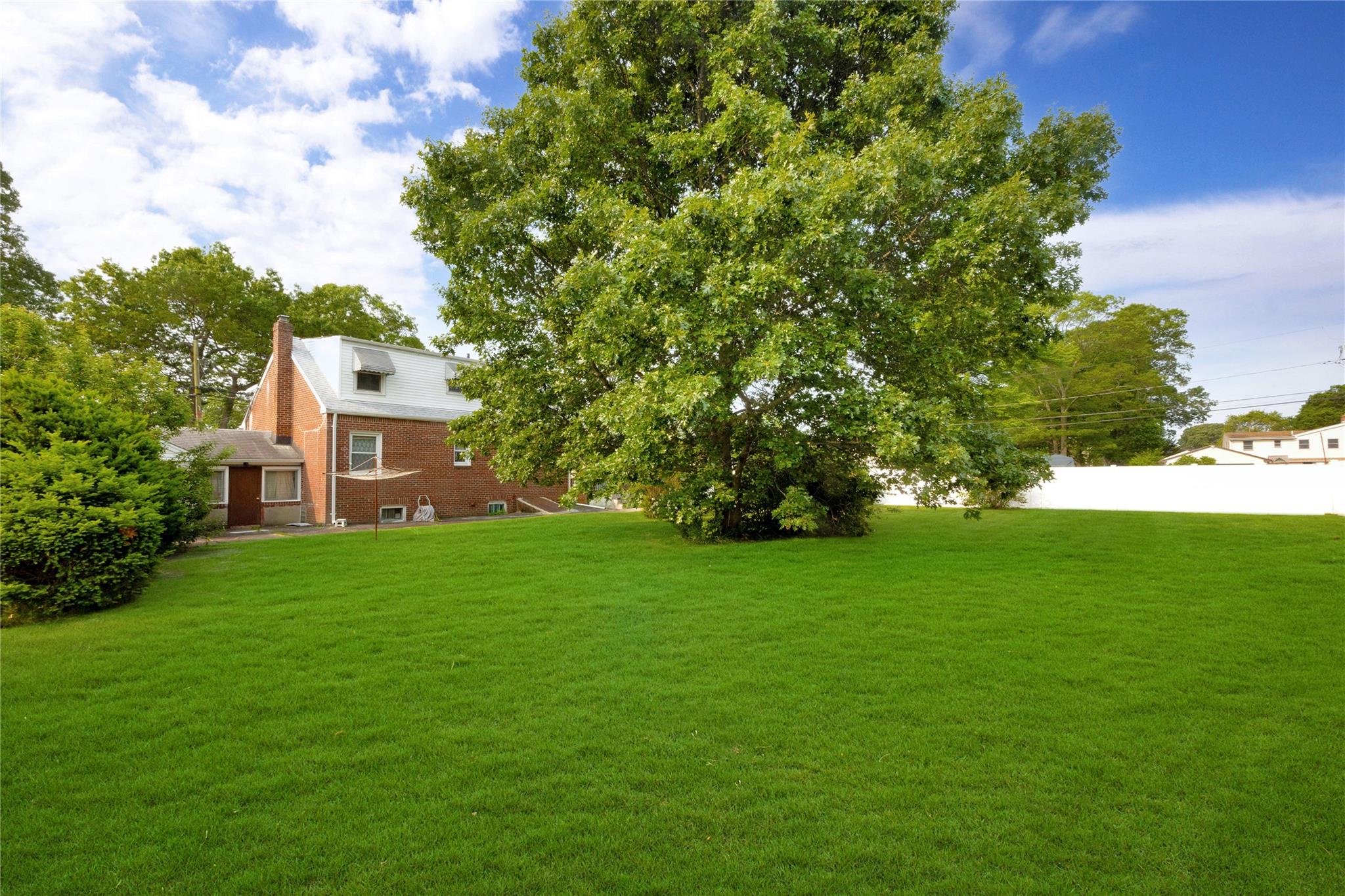 284 W Gates Avenue, Lindenhurst, New York image 24