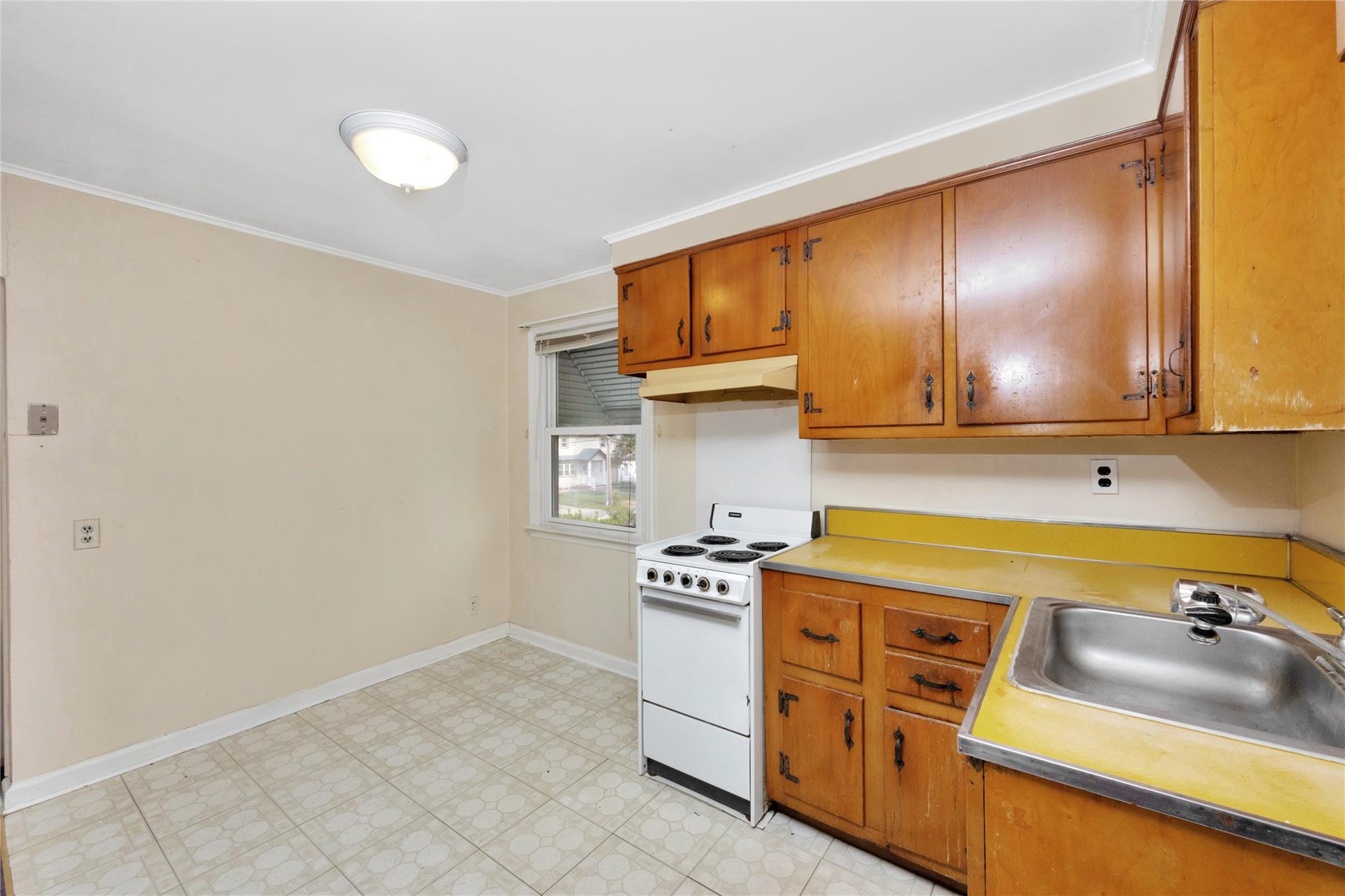 284 W Gates Avenue, Lindenhurst, New York image 16