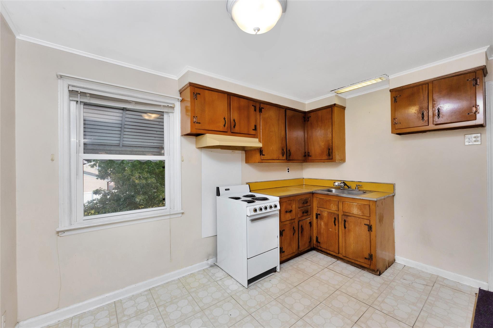 284 W Gates Avenue, Lindenhurst, New York image 15