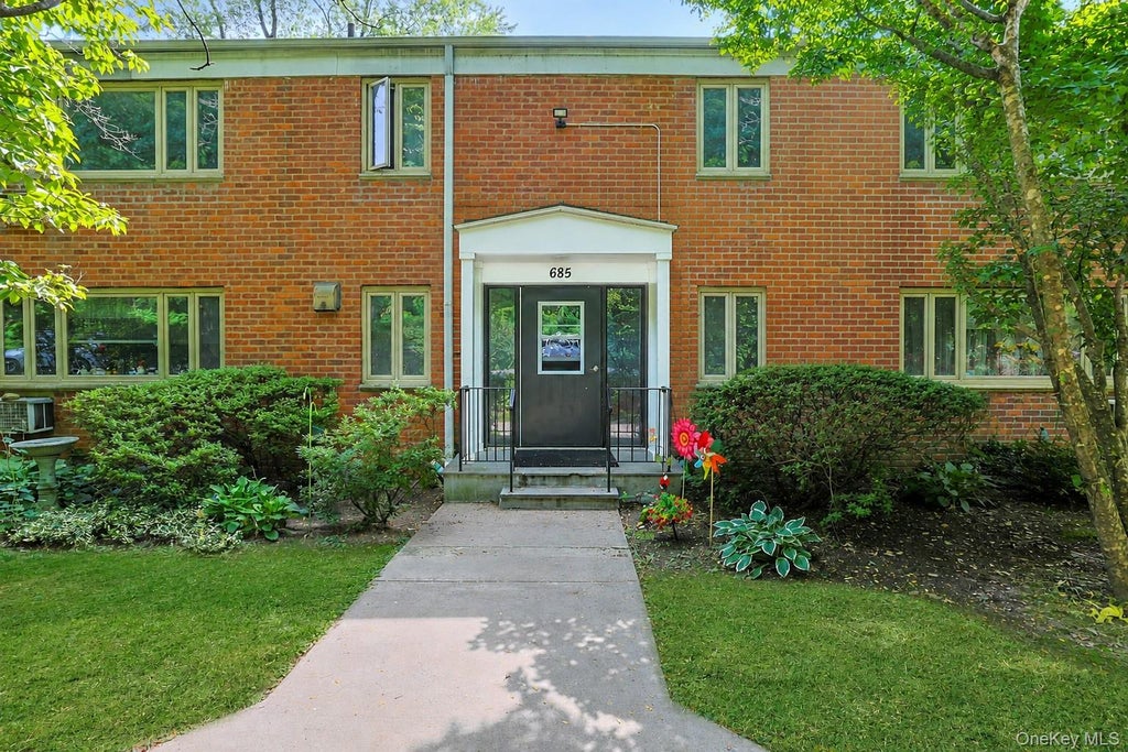 Photo of 685 Hillside Ave #D, White Plains, NY 10603 (MLS # 1038269)