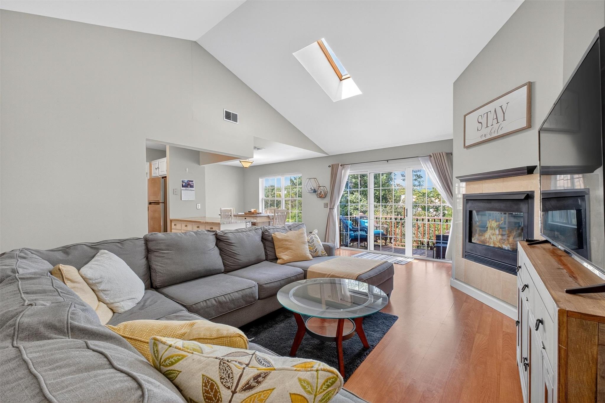 1047 Washington Green 1047