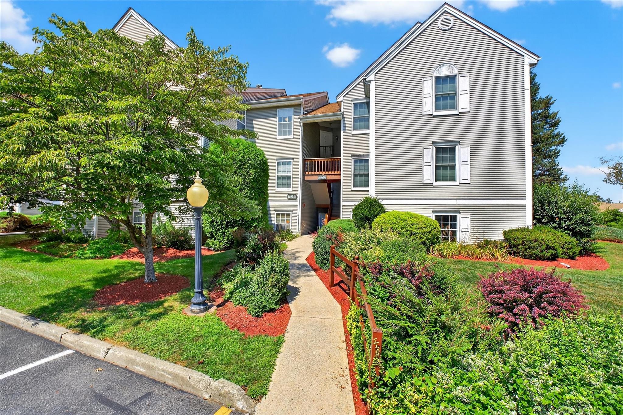 1047 Washington Green 1047