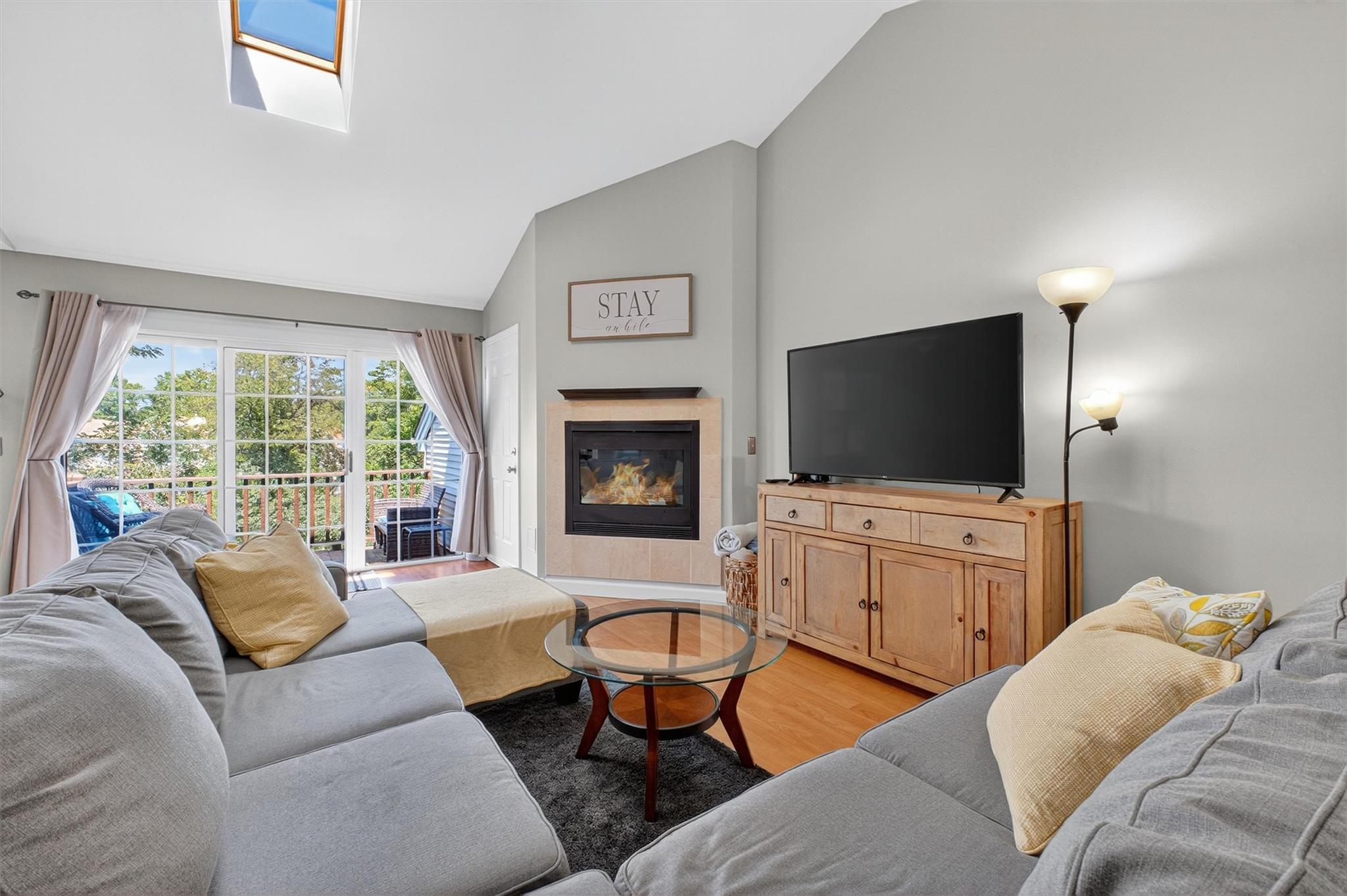 1047 Washington Green 1047