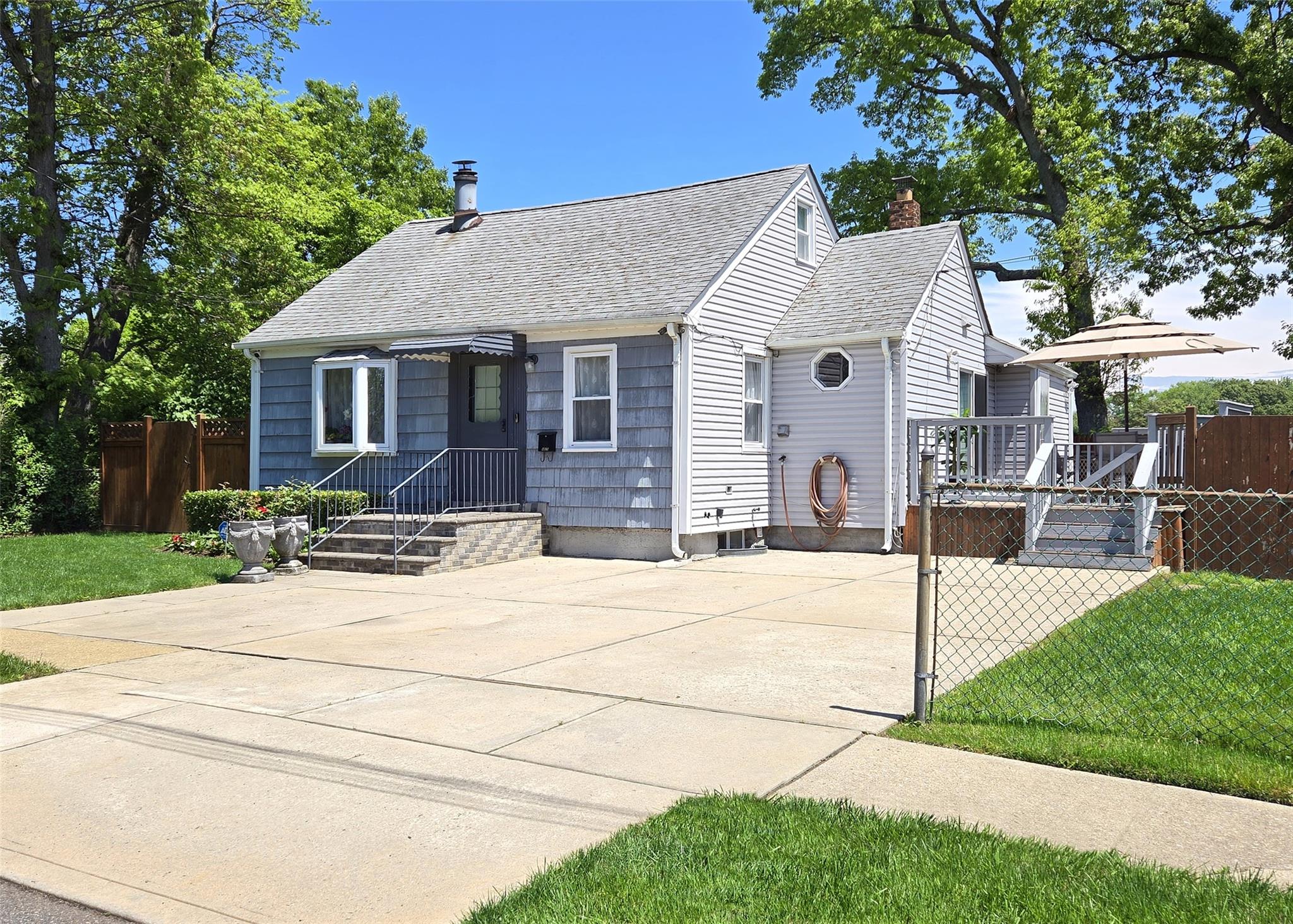 469 Sterling Street, Uniondale, New York image 1