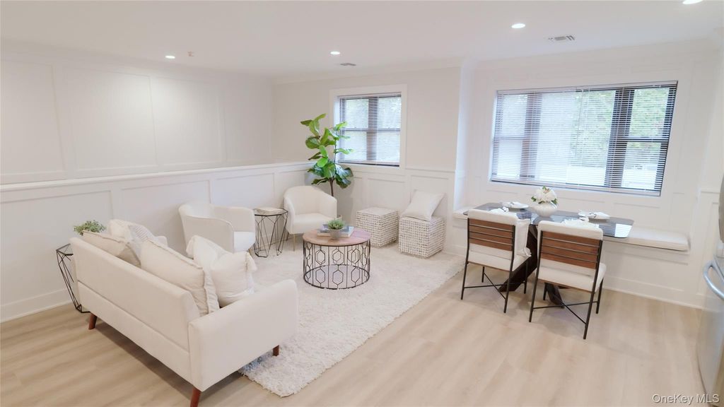 Photo of 161 Union Avenue #10, Lynbrook, NY 11563 (MLS # 966005)