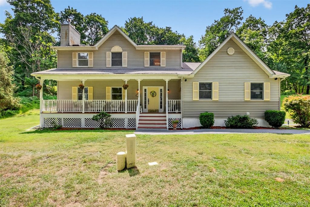 Photo of 6 Summer Winds Court, Cornwall On Hudson, NY 12520 (MLS # 977582)