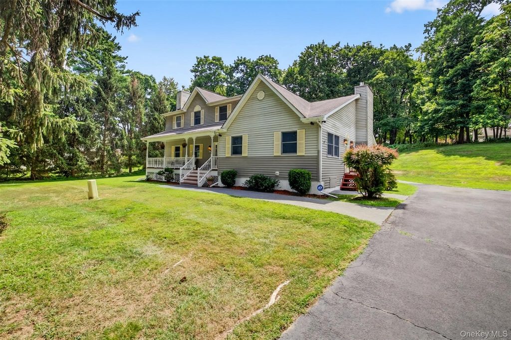 Photo of 6 Summer Winds Court, Cornwall On Hudson, NY 12520 (MLS # 977582)