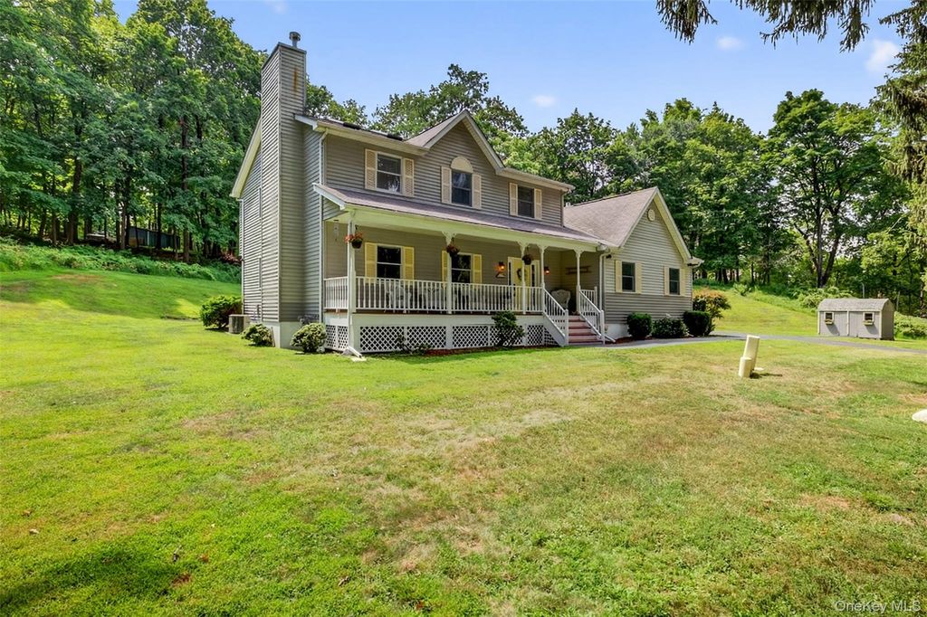 Photo of 6 Summer Winds Court, Cornwall On Hudson, NY 12520 (MLS # 977582)