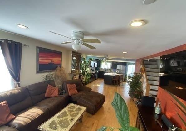 Long Beach, New York 11561, United States, 3 Bedrooms Bedrooms, ,2 BathroomsBathrooms,Residential,Active,93637