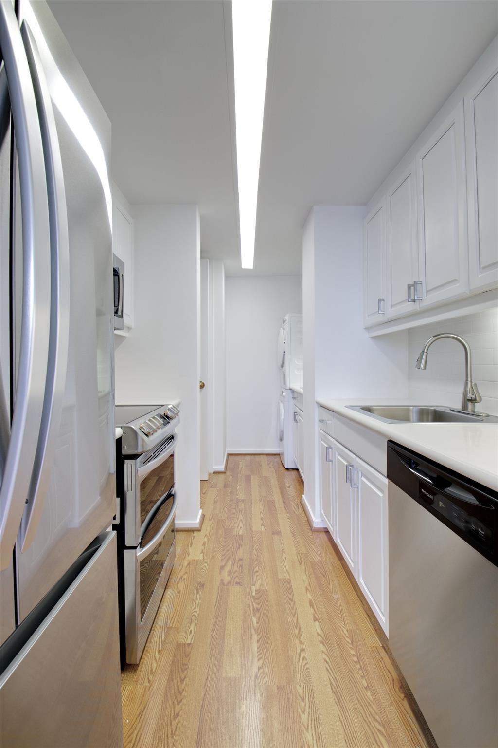 100 Hilton Avenue #710E, Garden City, New York image 9