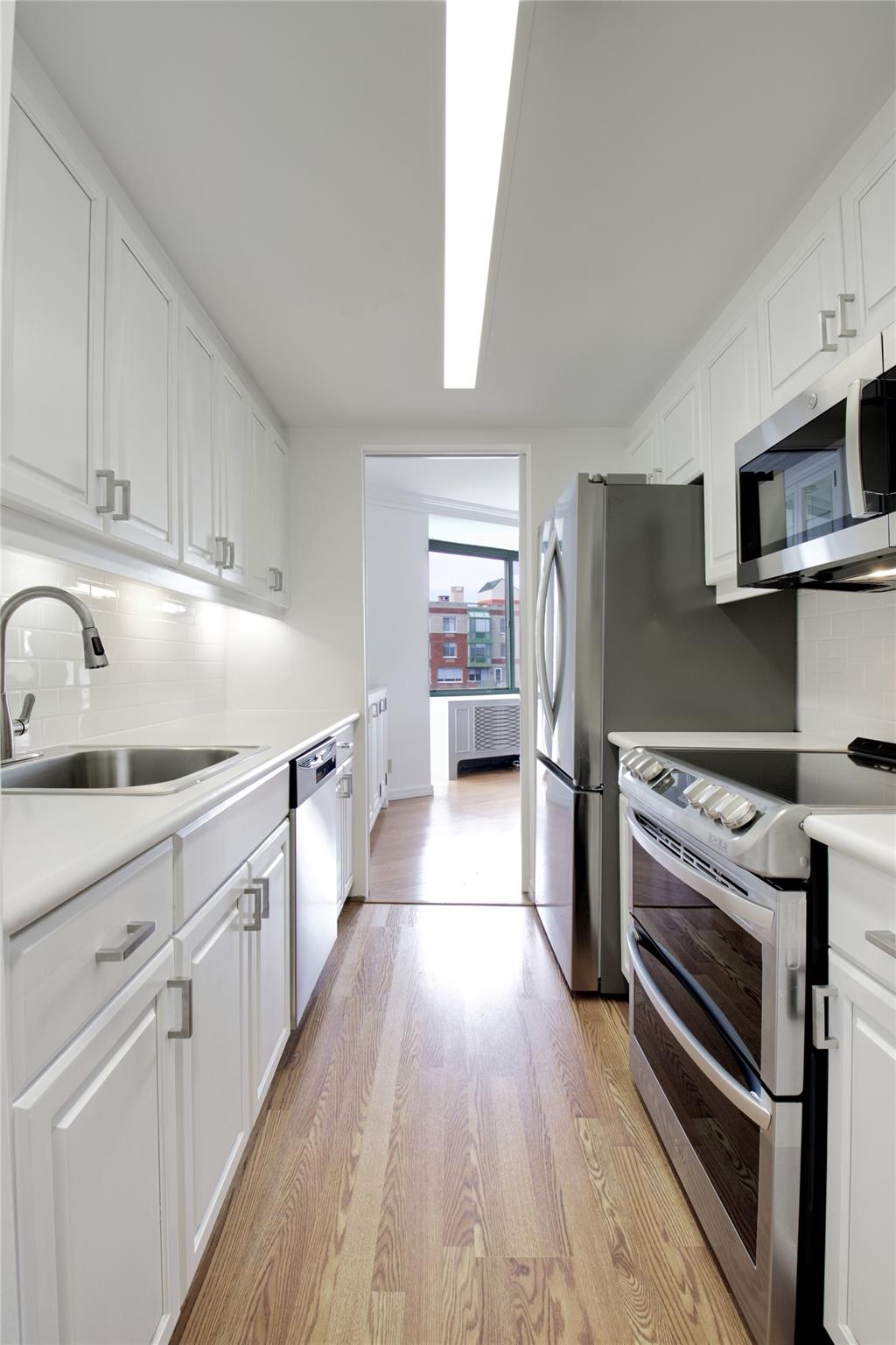 100 Hilton Avenue #710E, Garden City, New York image 8