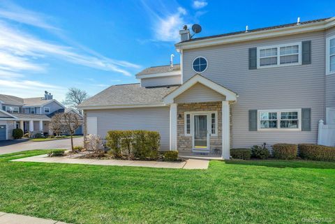 Condo For Sale - 548 Highland Court<br/> Moriches, NY 11955