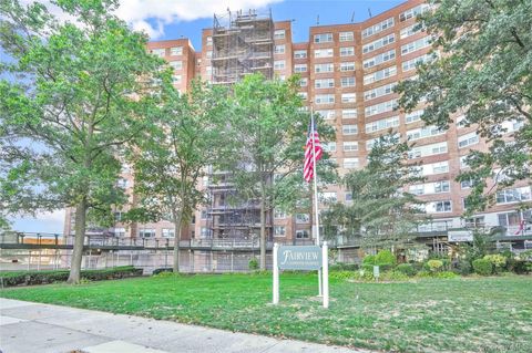 Photo of 6120 Grand Central Parkway #B605, Forest Hills, NY 11375 (MLS # 921497)