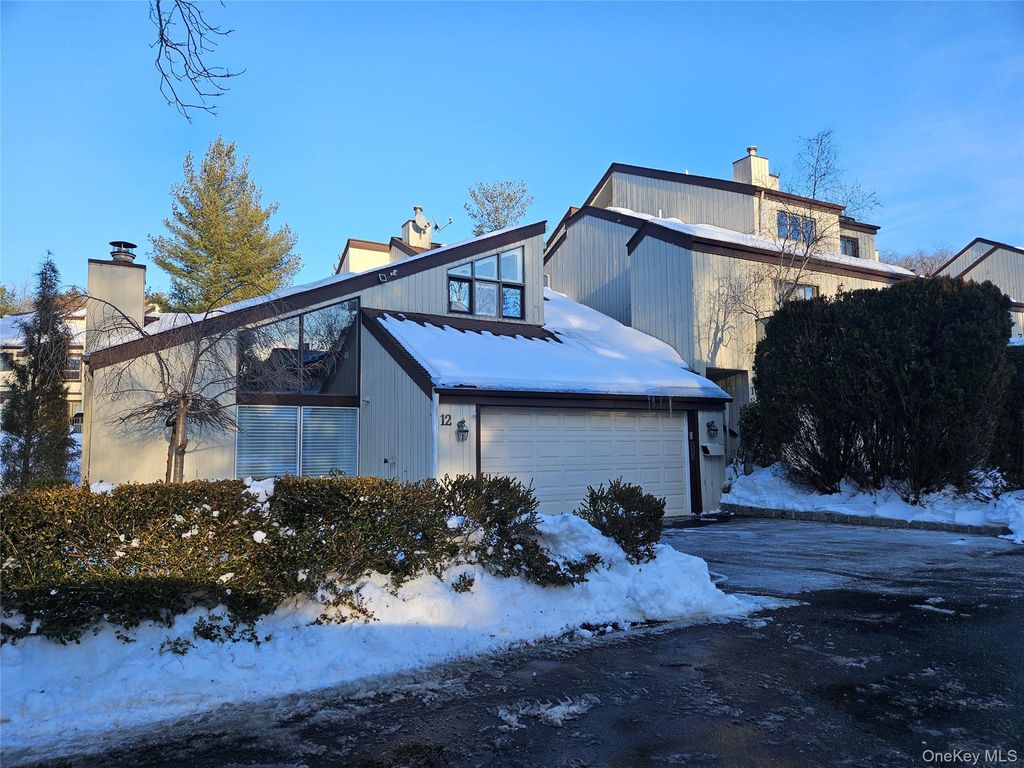 Photo of 12 Chippewa Court, Suffern, NY 10901 (MLS # 962902)
