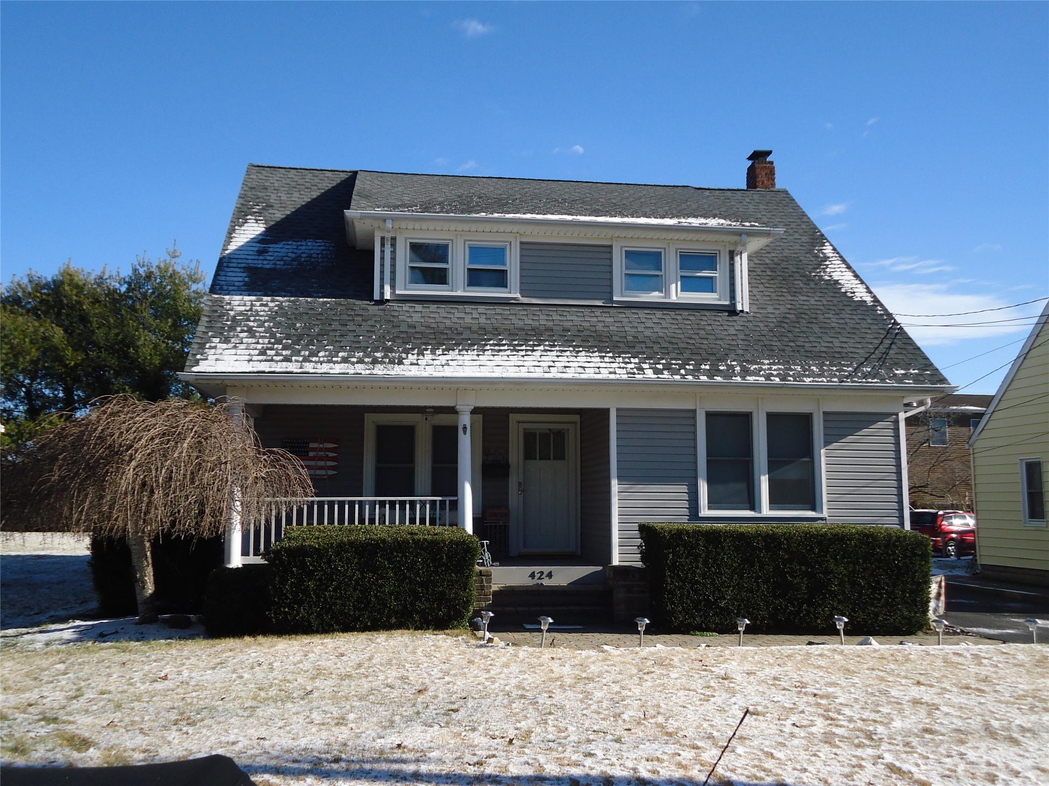 Marcy Avenue, Riverhead, Hamptons, NY - 3 Bedrooms  
2 Bathrooms - 