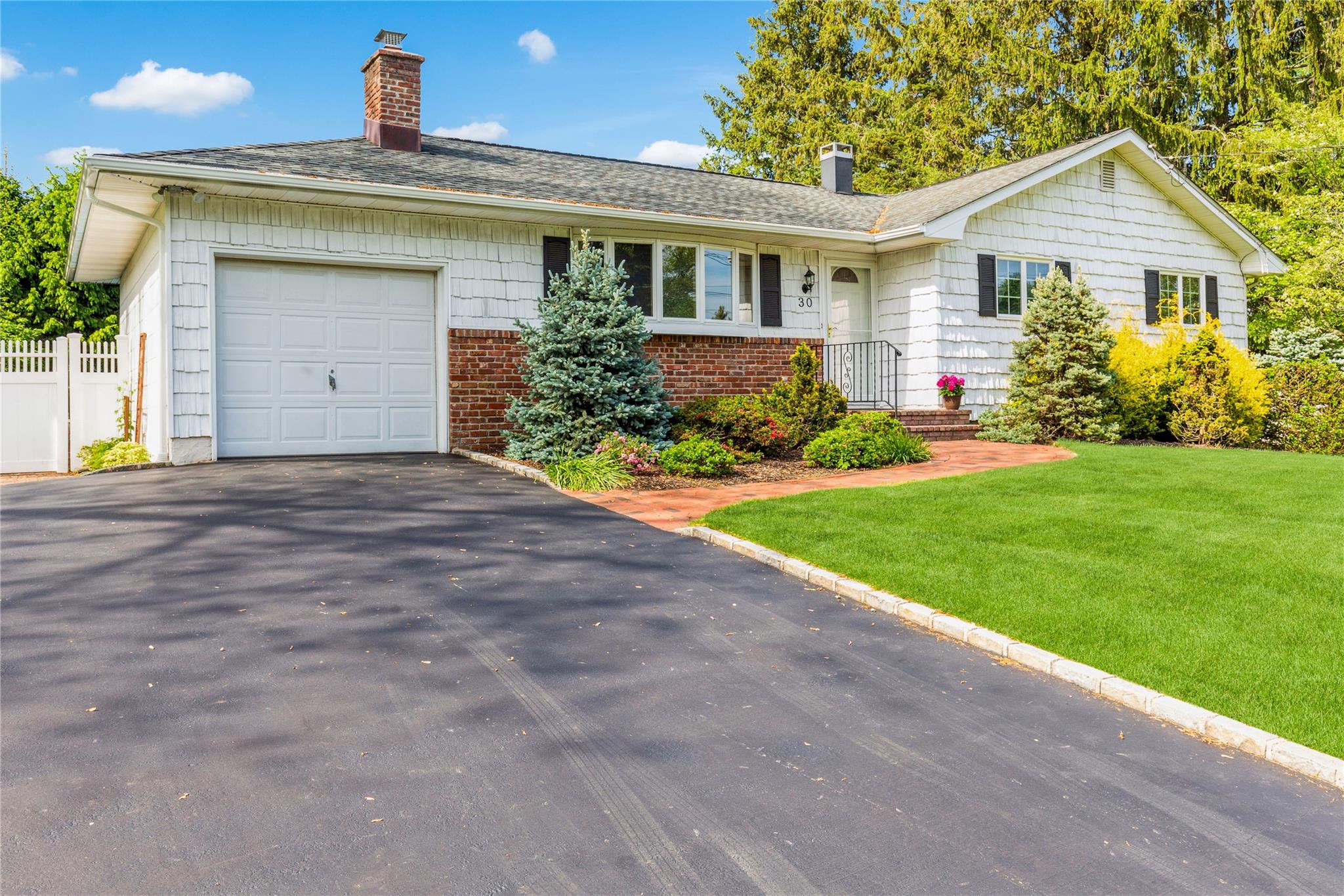 30 Barbara Avenue, Port Jefferson Station, New York image 3