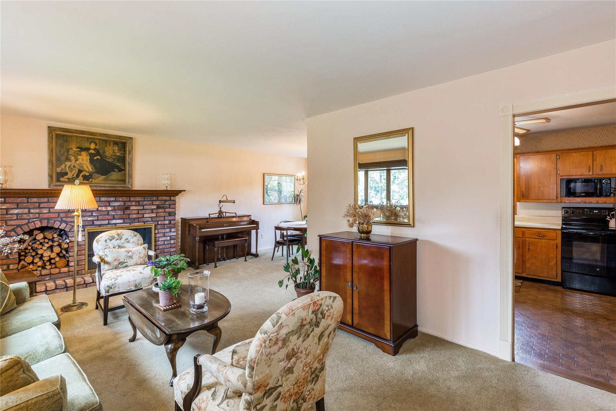 30 Barbara Avenue, Port Jefferson Station, New York image 9