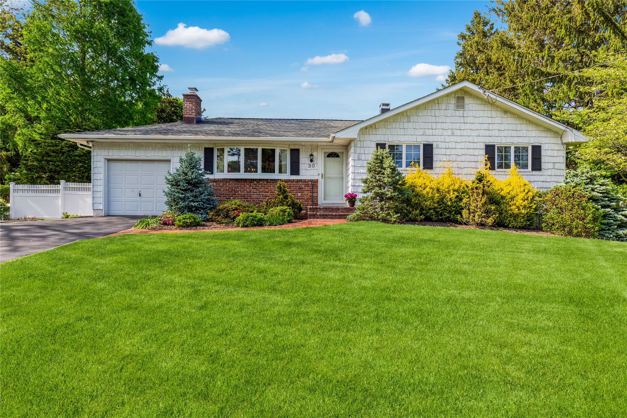 30 Barbara Avenue, Port Jefferson Station, New York image 1