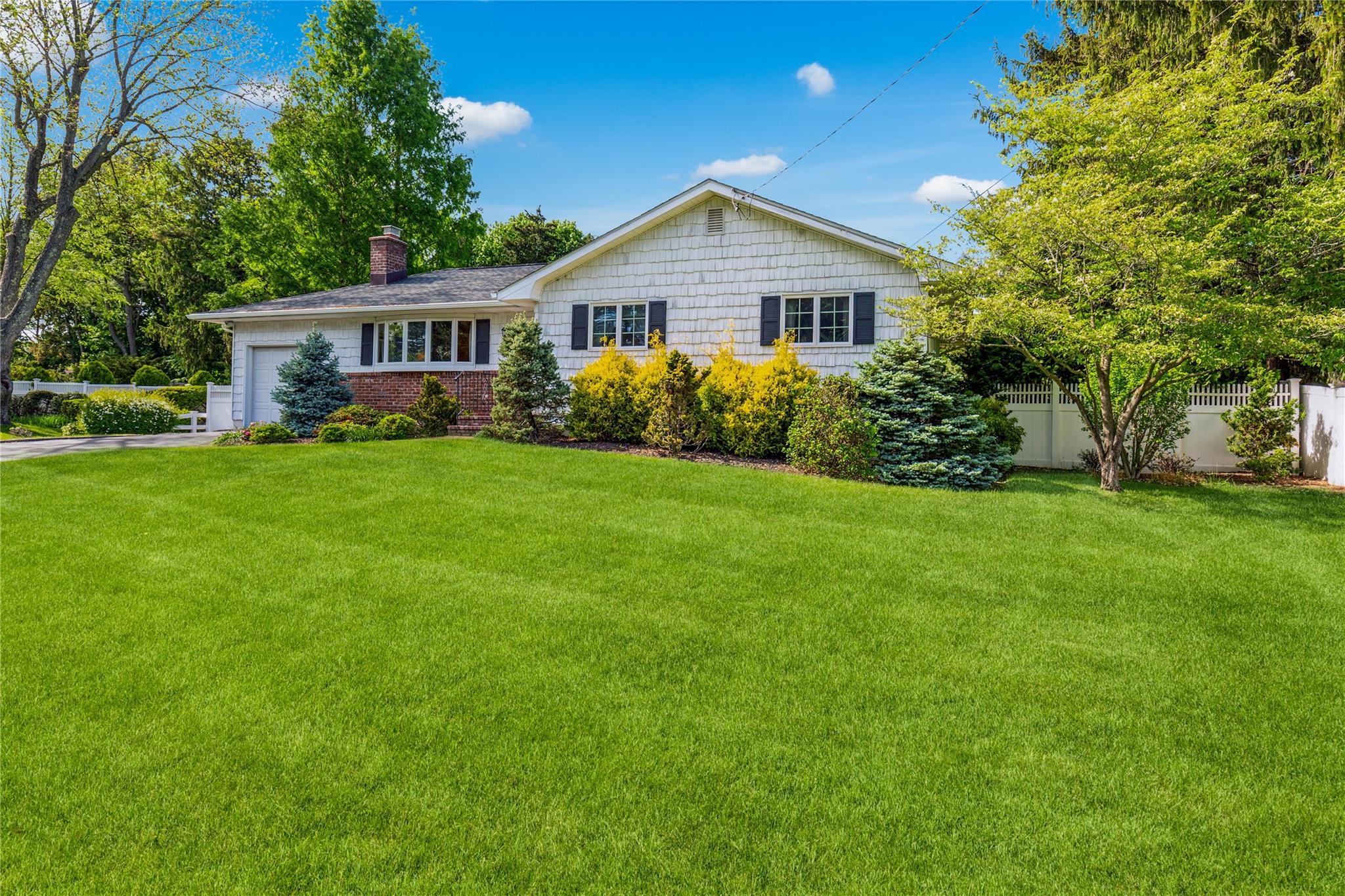 30 Barbara Avenue, Port Jefferson Station, New York image 4