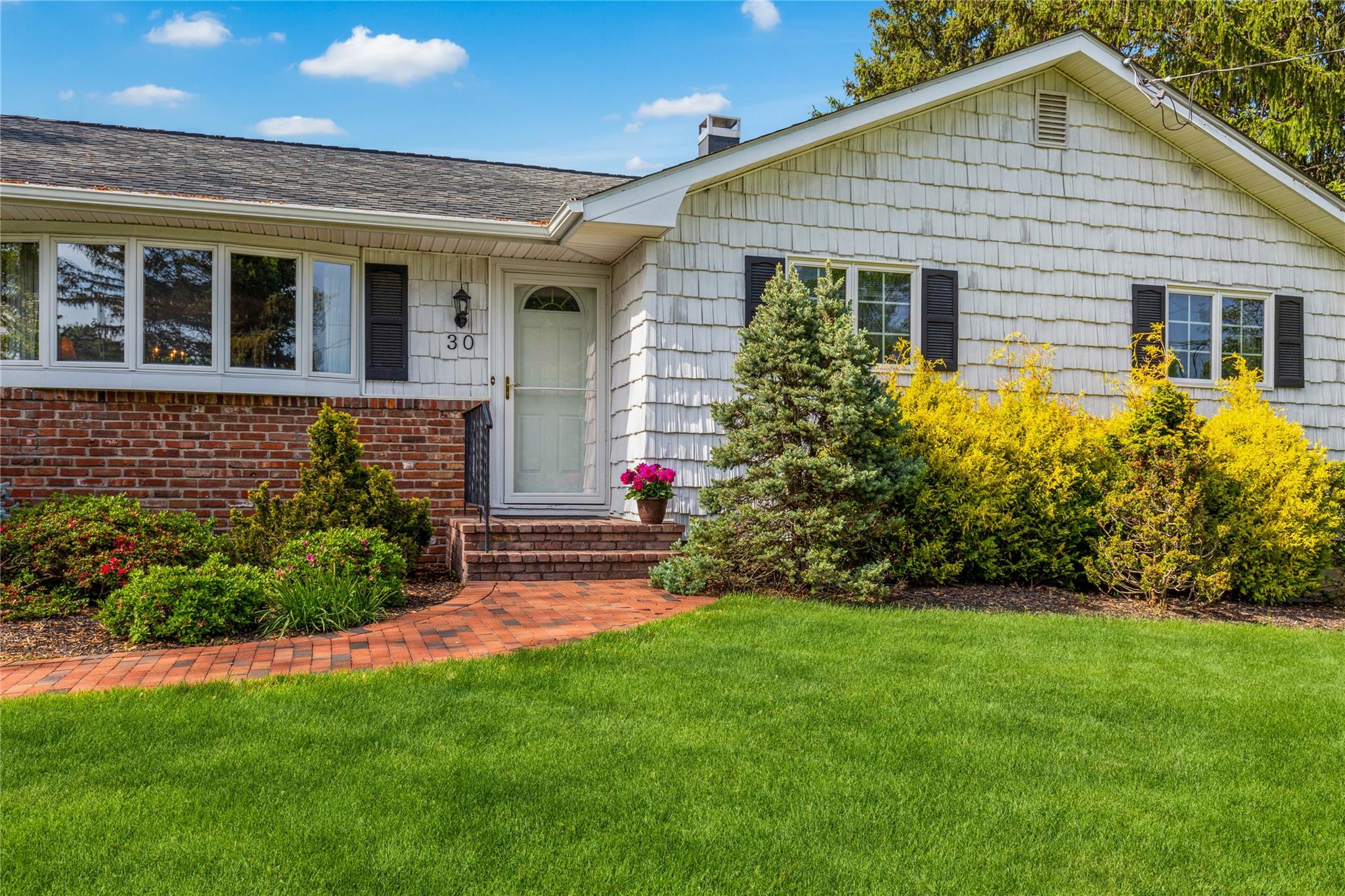 30 Barbara Avenue, Port Jefferson Station, New York image 2