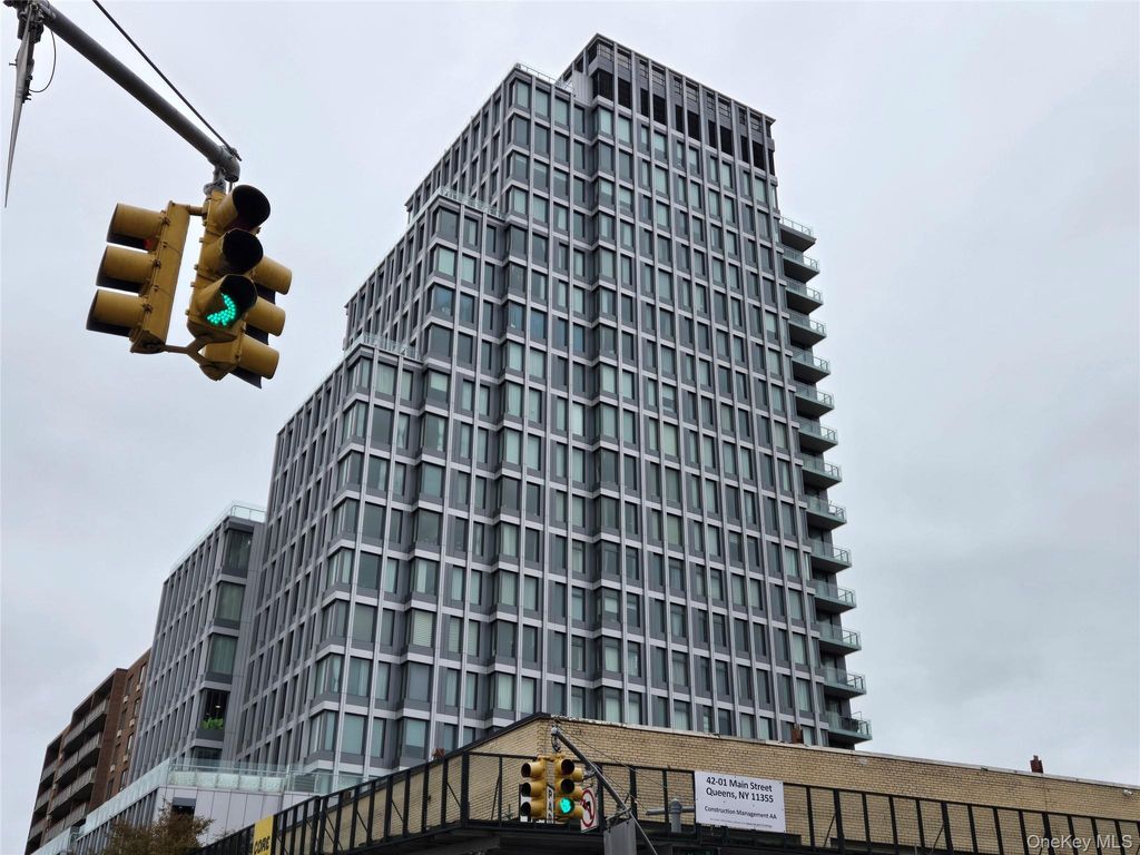 Photo of 136-18 Maple Avenue #5E, Flushing, NY 11355 (MLS # 927087)