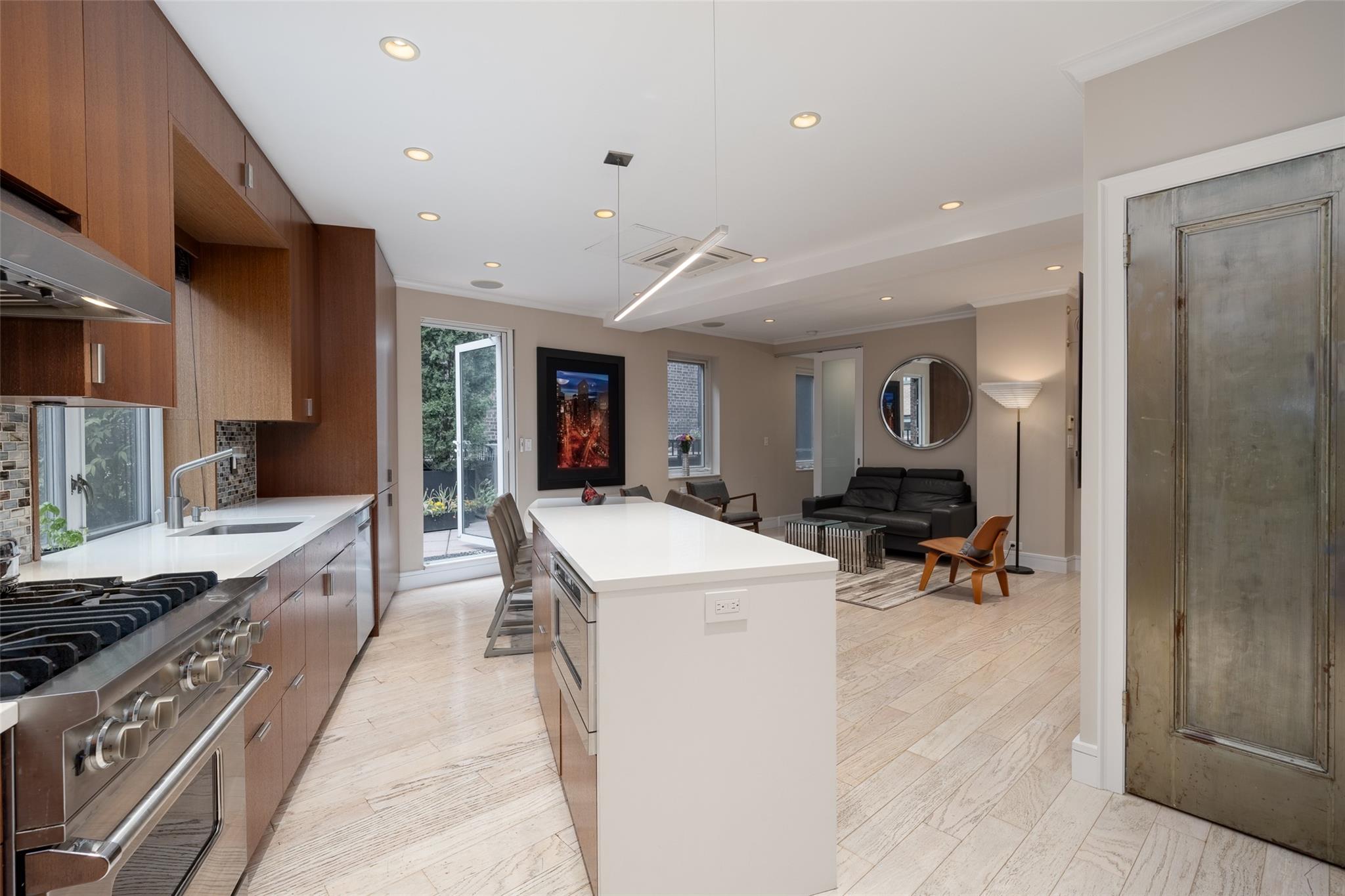 314 E 41st Street PH2B