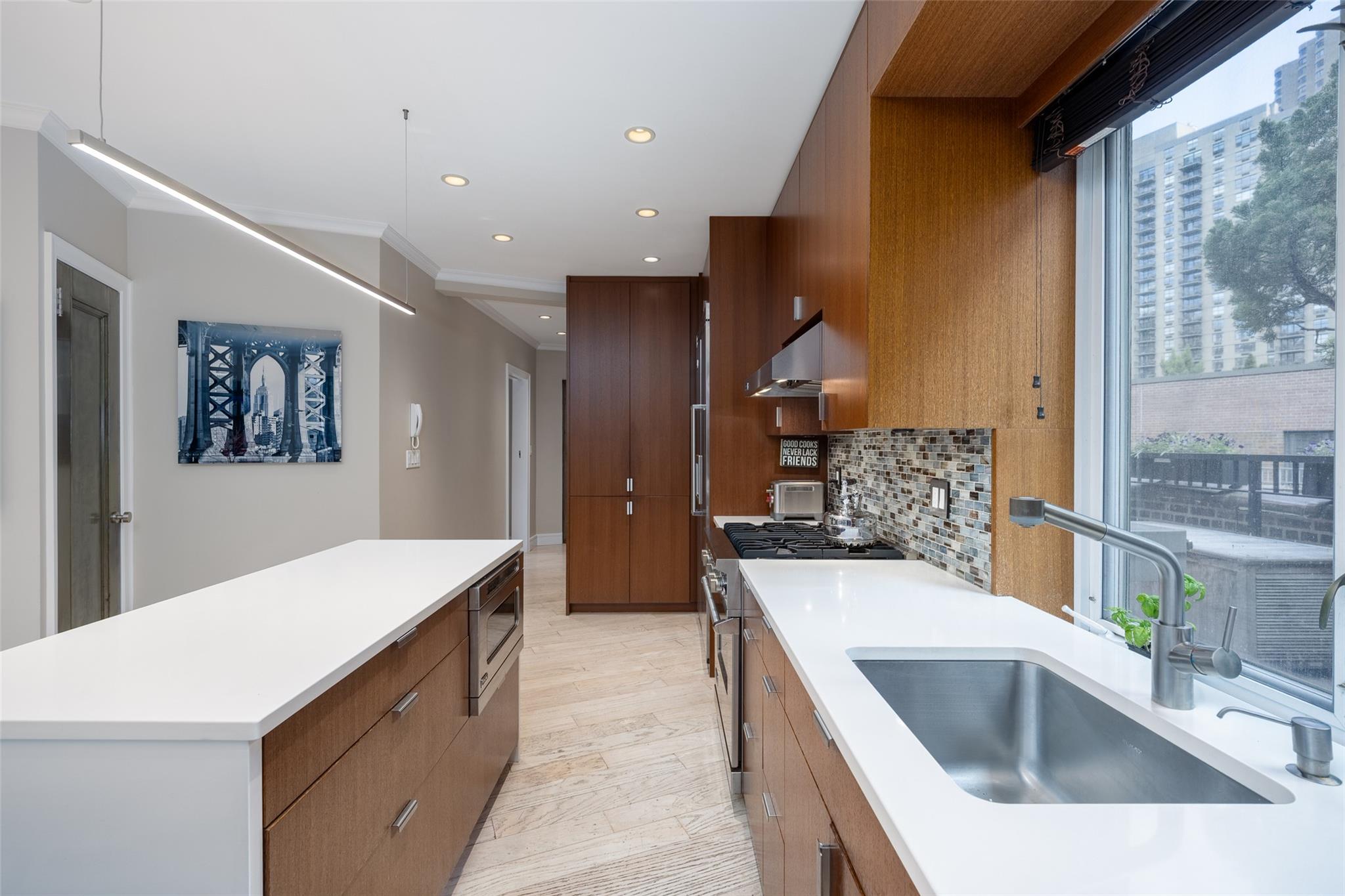 314 E 41st Street PH2B