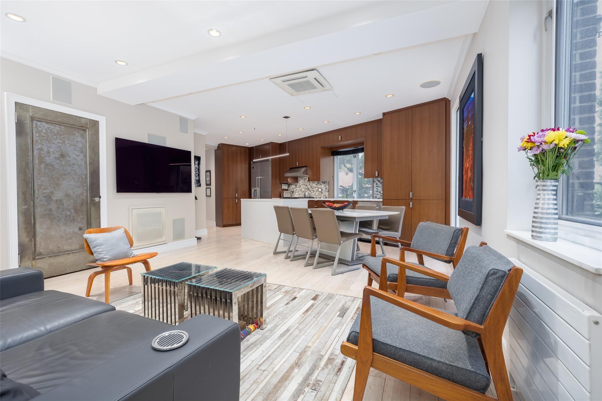 314 E 41st Street PH2B