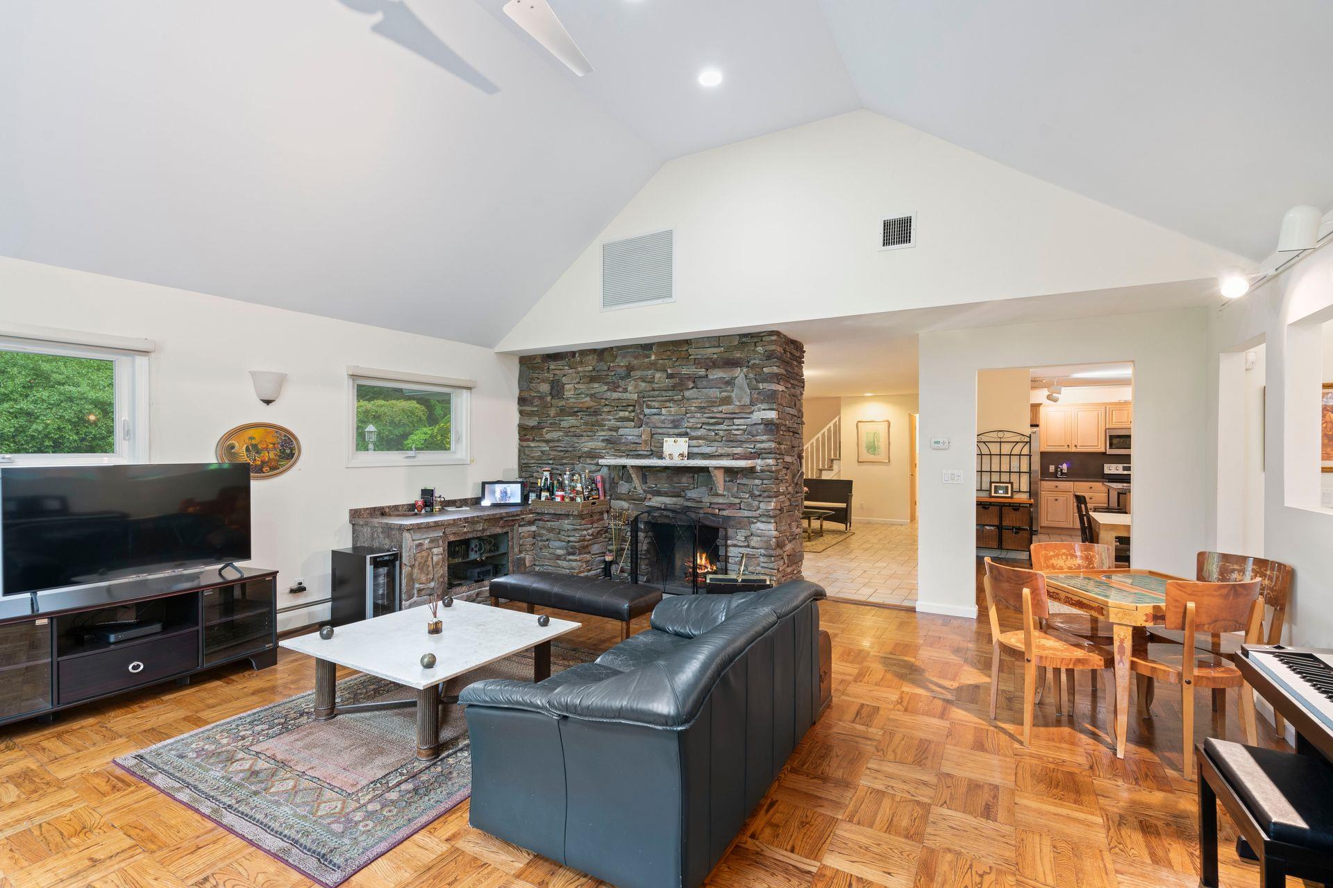 30 Darby Drive, South Huntington, New York image 7