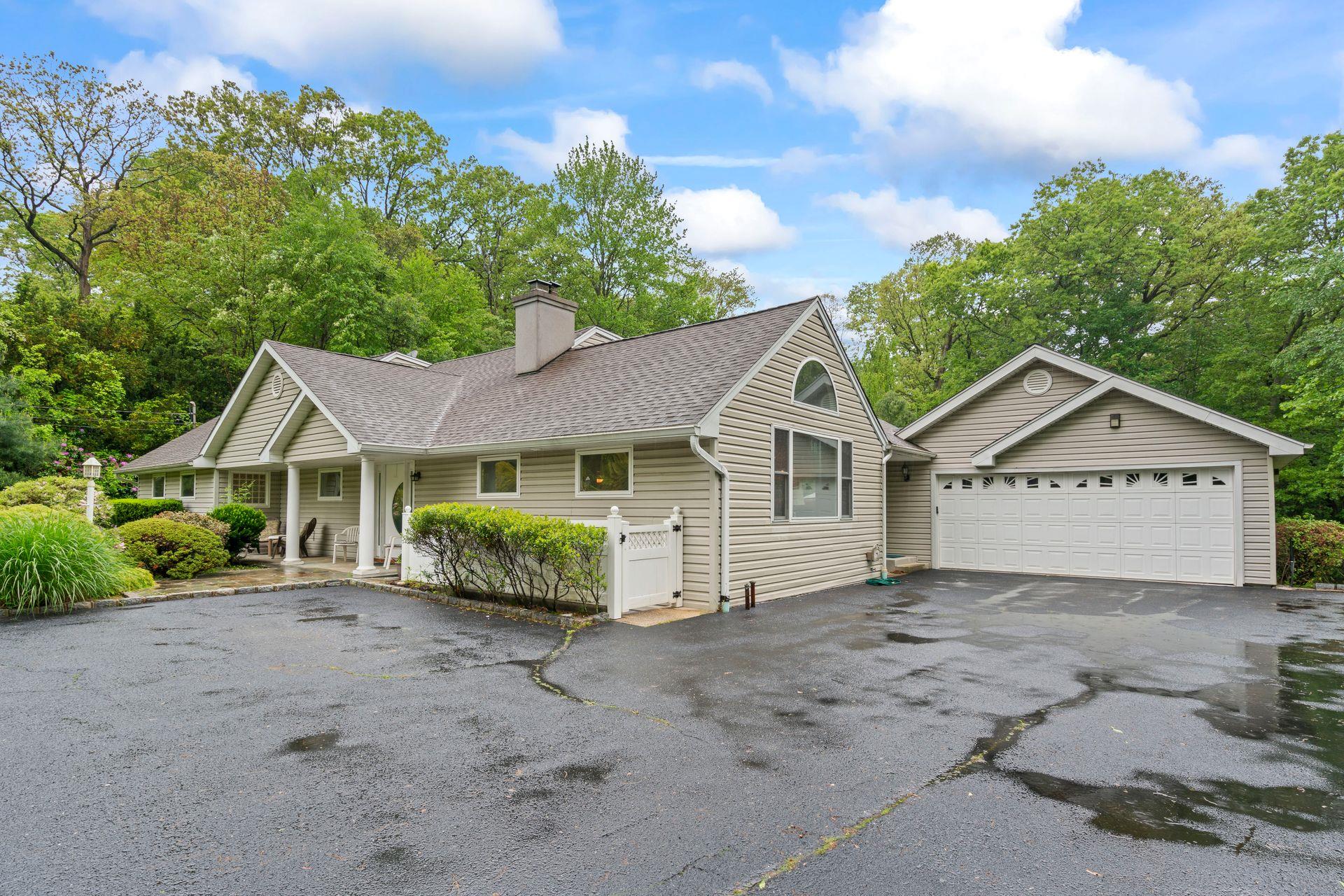 30 Darby Drive, South Huntington, New York image 2