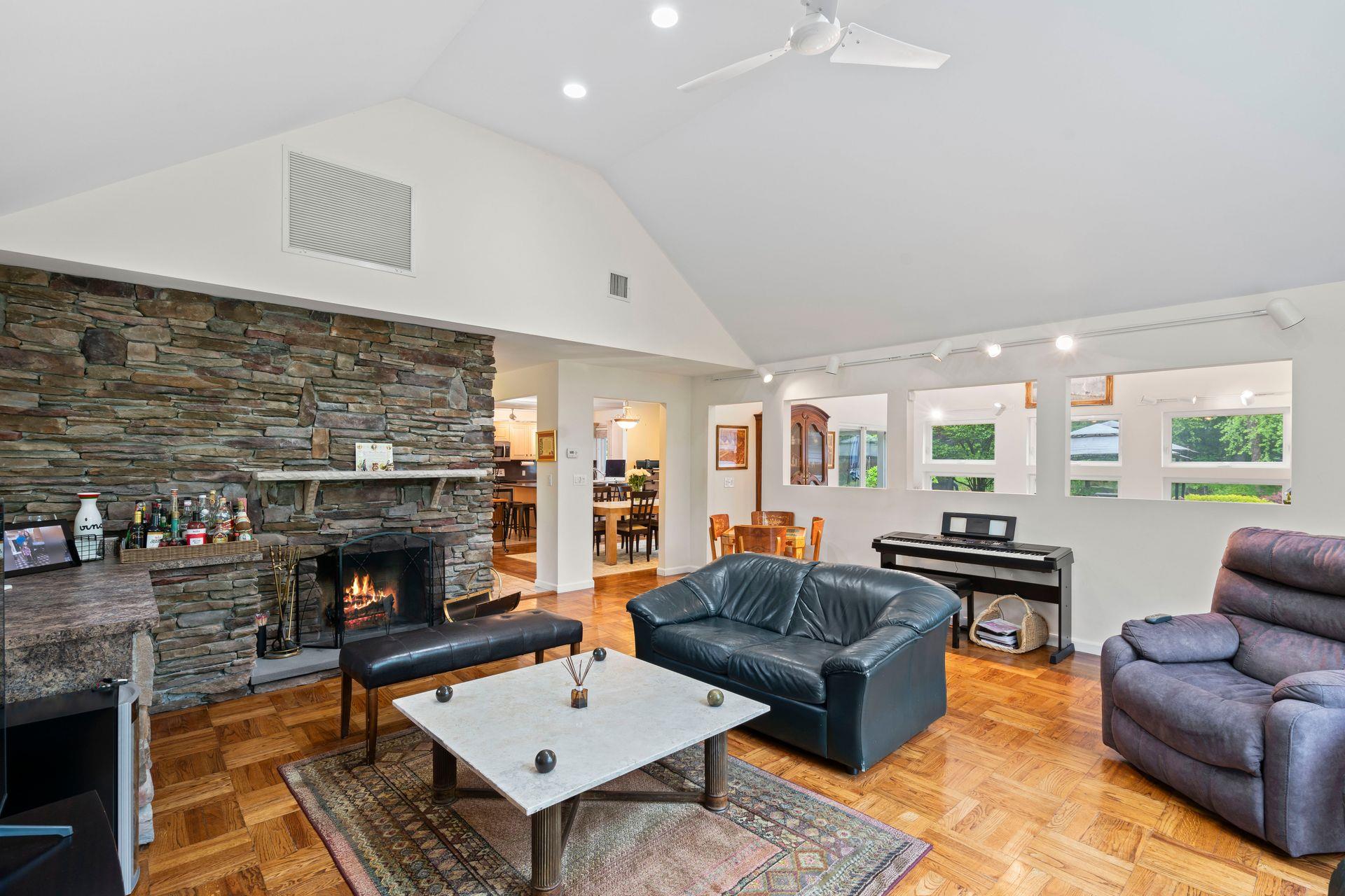 30 Darby Drive, South Huntington, New York image 8