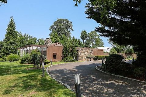 145 Arrandale Avenue Great Neck NY 11024