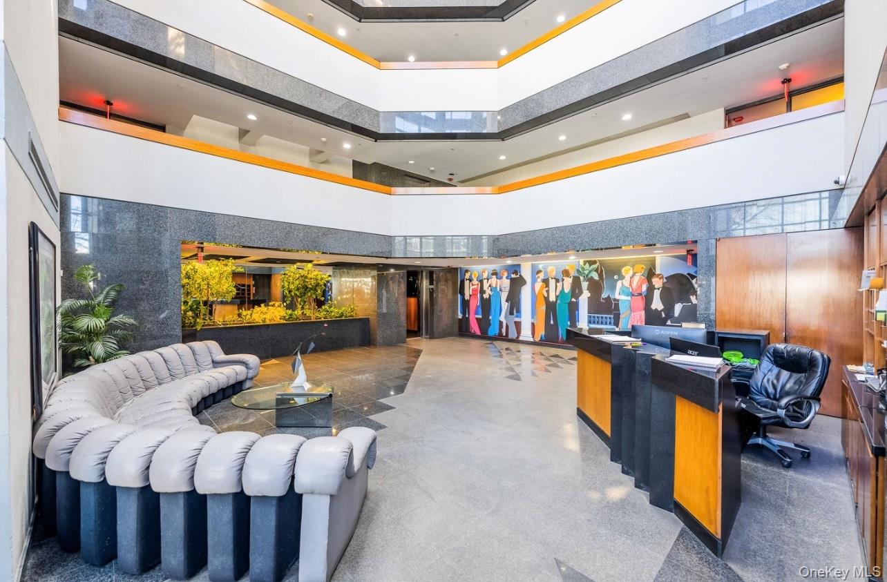 100 Great Neck Road 4D