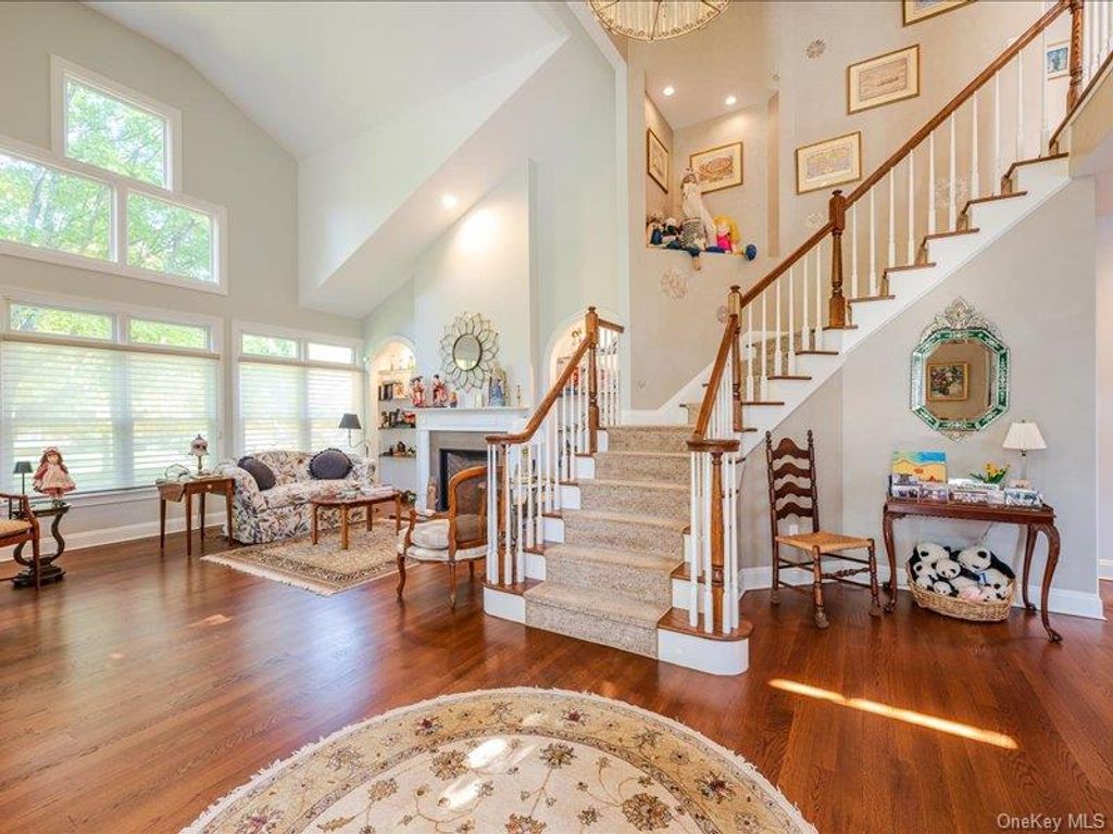 Photo of 38 Fieldstone Lane, Oyster Bay, NY 11771 (MLS # 945280)