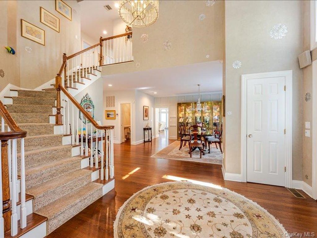 Photo of 38 Fieldstone Lane, Oyster Bay, NY 11771 (MLS # 945280)