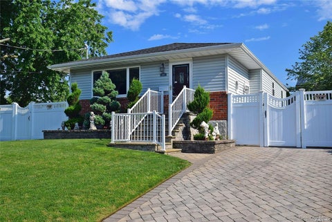 Photo of 203 Chelsea Avenue, West Babylon, NY 11704 (MLS # 1059173)