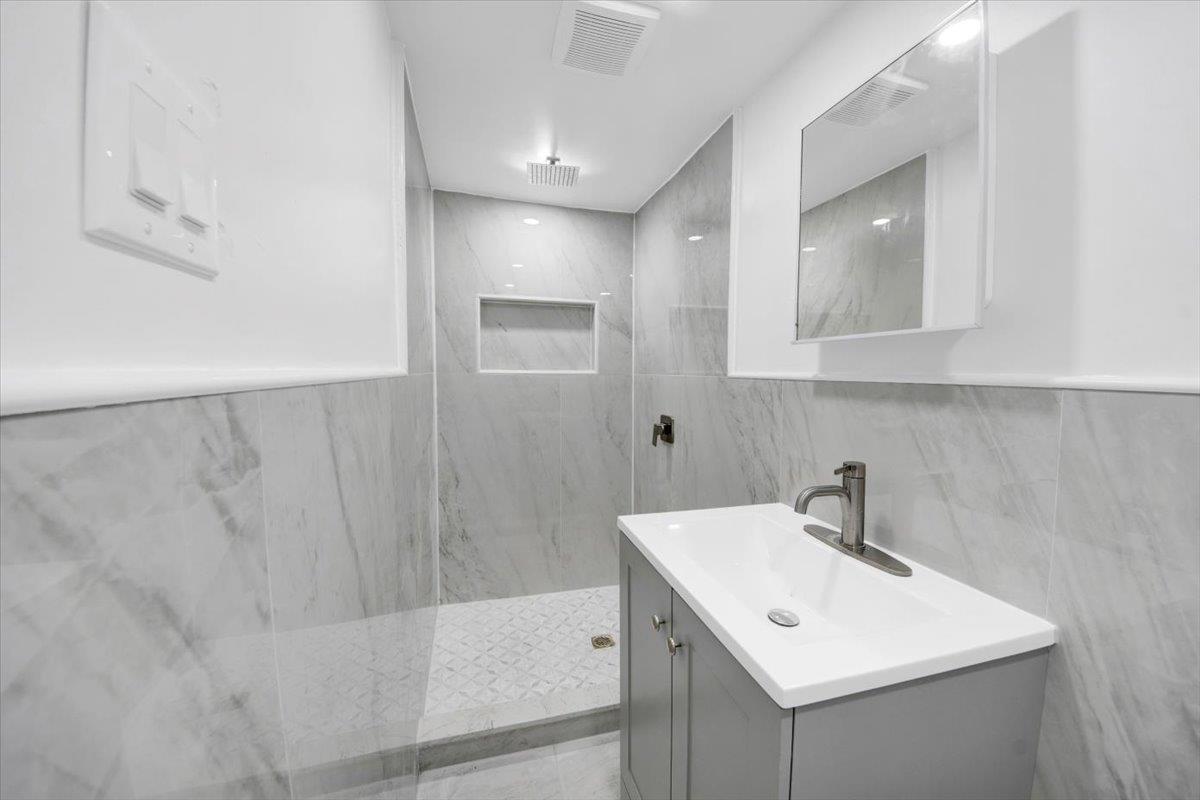 528 Bolton Avenue, Bronx, New York image 21