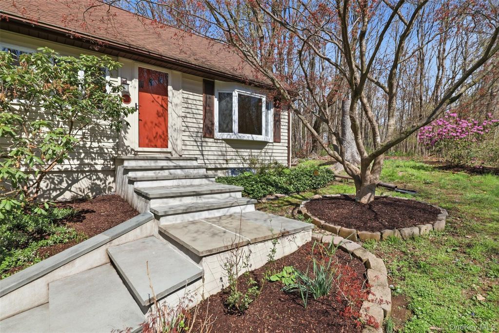 Photo of 307 Old Kingston Road, New Paltz, NY 12561 (MLS # 986887)