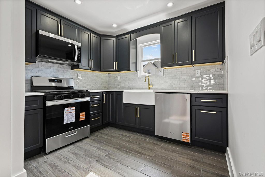 Photo of 191-30 113th Avenue, Saint Albans, NY 11412 (MLS # 965410)