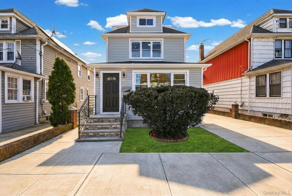 Photo of 191-30 113th Avenue, Saint Albans, NY 11412 (MLS # 965410)