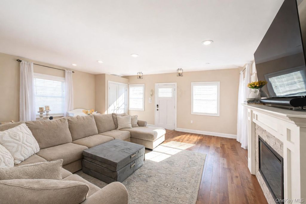 Photo of 36 West Boulevard, East Rockaway, NY 11518 (MLS # 974105)