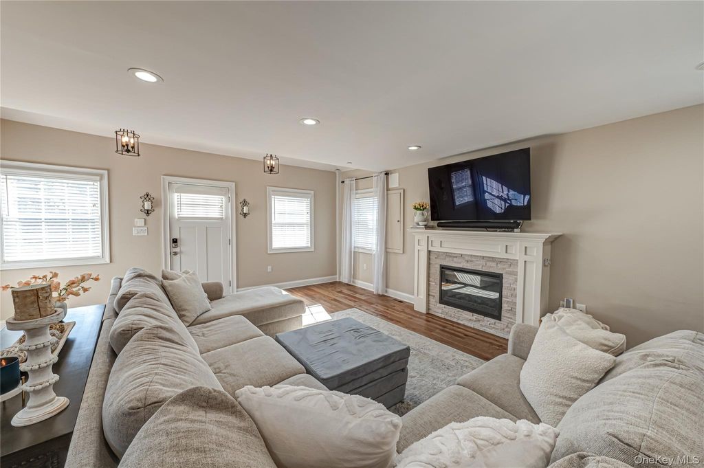 Photo of 36 West Boulevard, East Rockaway, NY 11518 (MLS # 974105)