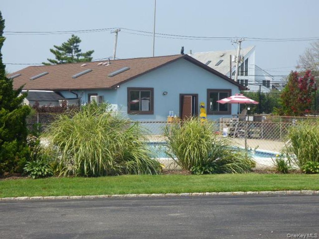 Photo of 1 Anchorage Way #1401, Freeport, NY 11520 (MLS # 941853)