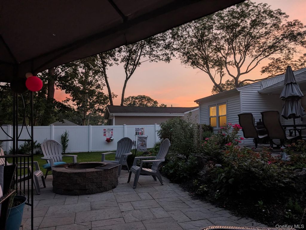 Photo of 362 Easton Street, Ronkonkoma, NY 11779 (MLS # 965498)