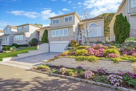 Photo of 14 Hamlet Drive, Hauppauge, NY 11788 (MLS # 926219)