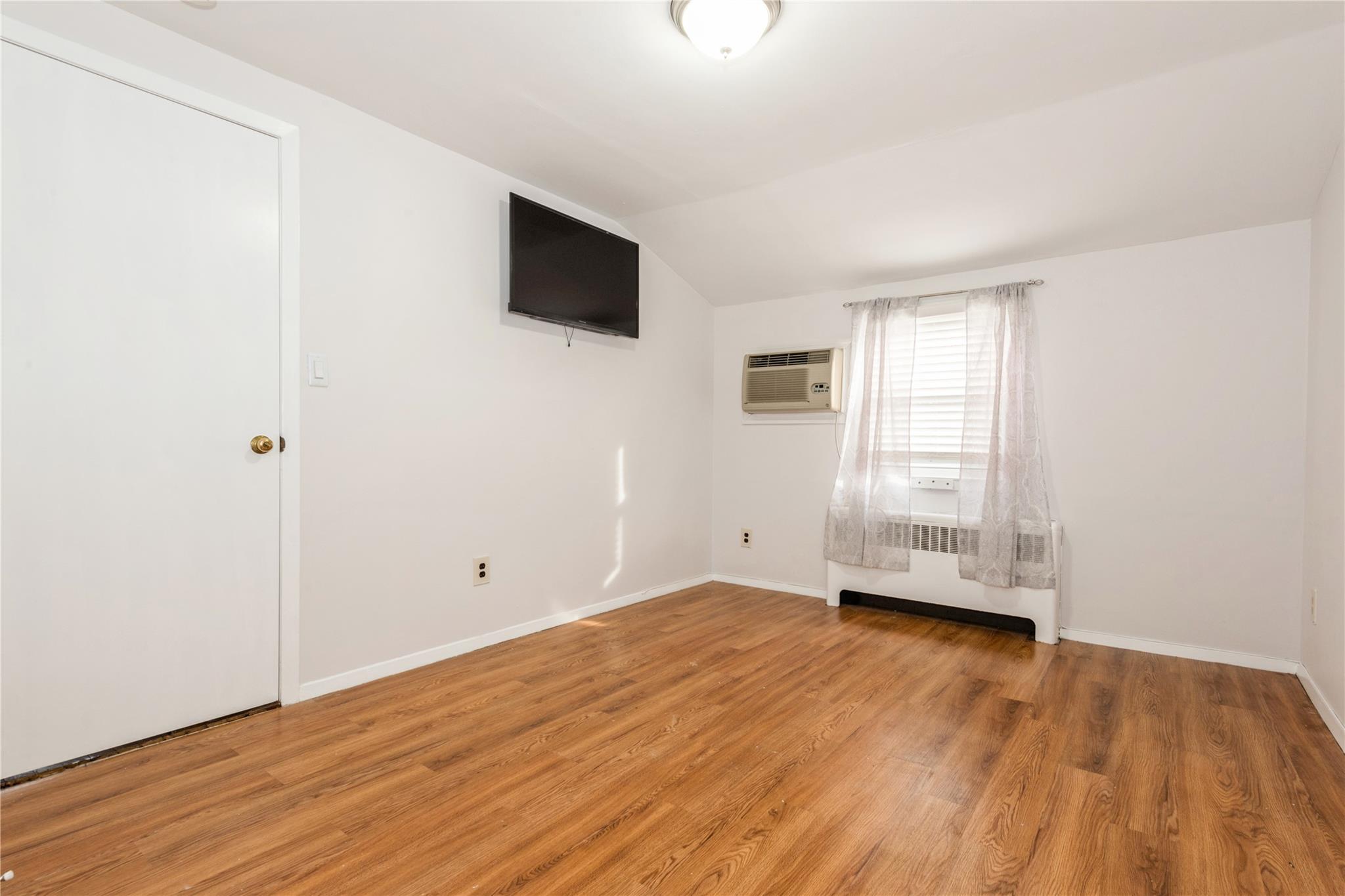 8 Sandy Lane, Levittown, New York image 15