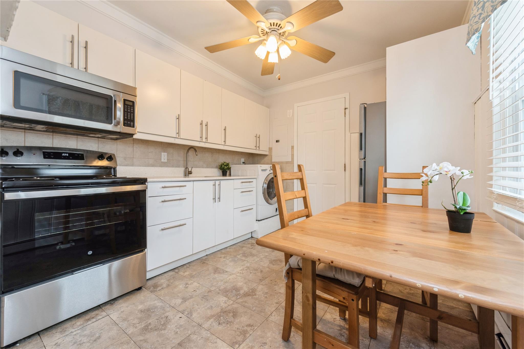 8 Sandy Lane, Levittown, New York image 7
