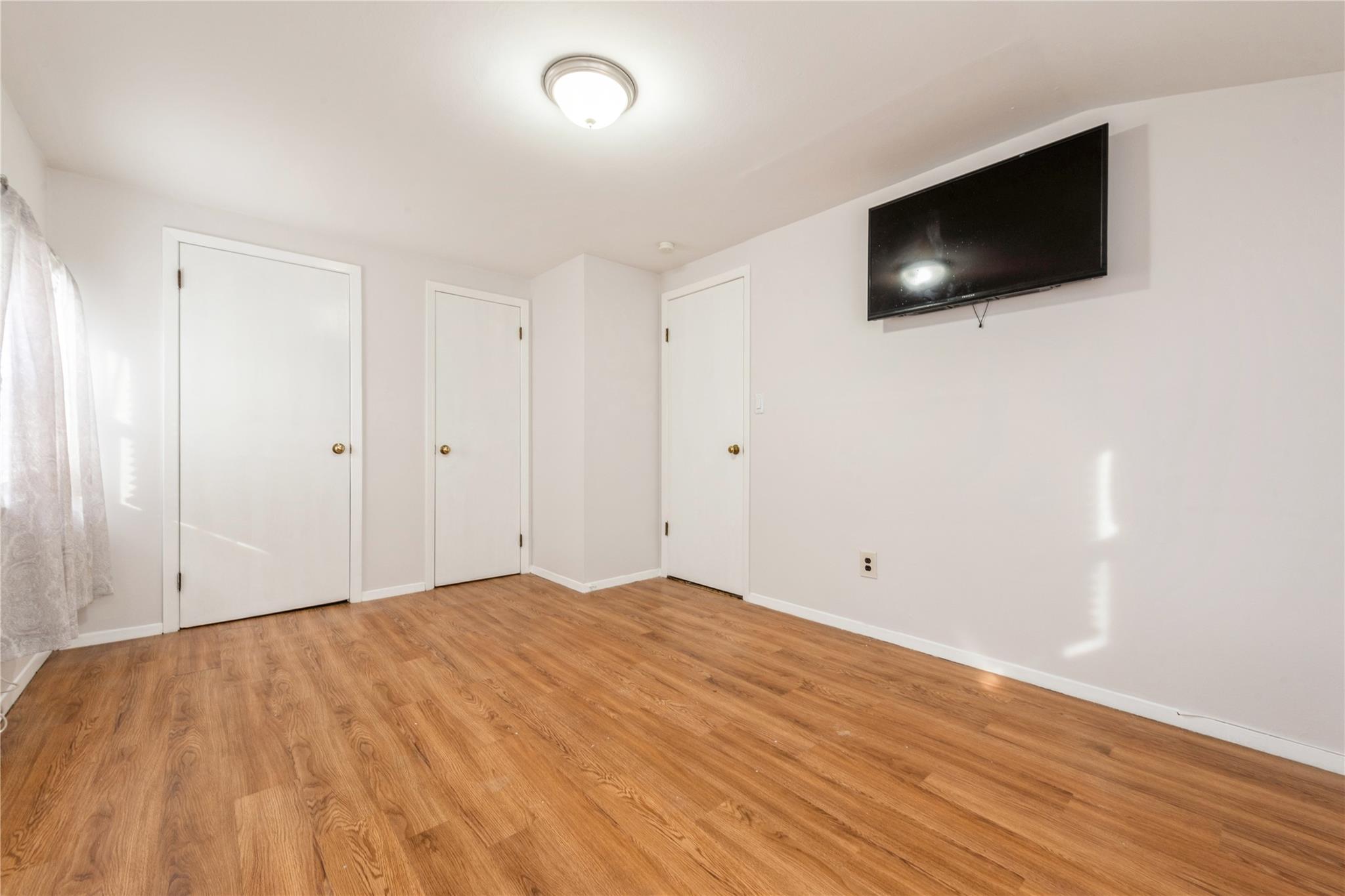 8 Sandy Lane, Levittown, New York image 16