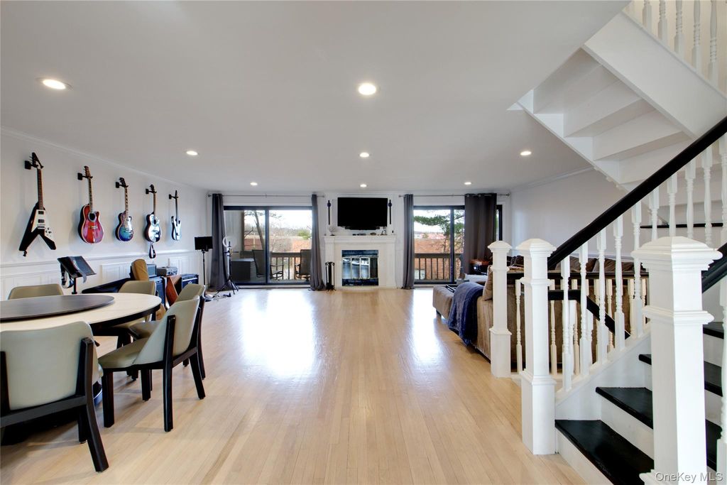 Photo of 17 John Bean Court #17, Port Washington, NY 11050 (MLS # 965422)