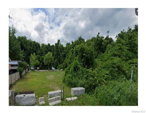 Vacant Land For Sale - Landlocked Pcl<br/> Oakdale, NY 11769